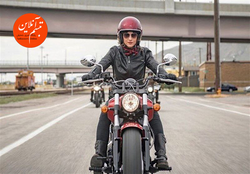 هشدار پلیس به زنان موتورسوار: رانندگی بدون گواهینامه جرم است