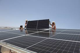 راهکار عملی برای عبور از ناترازی برق؛ صنایع کرمانشاه به نیروگاه‌های خورشیدی پشت‌بامی مجهز می‌شوند