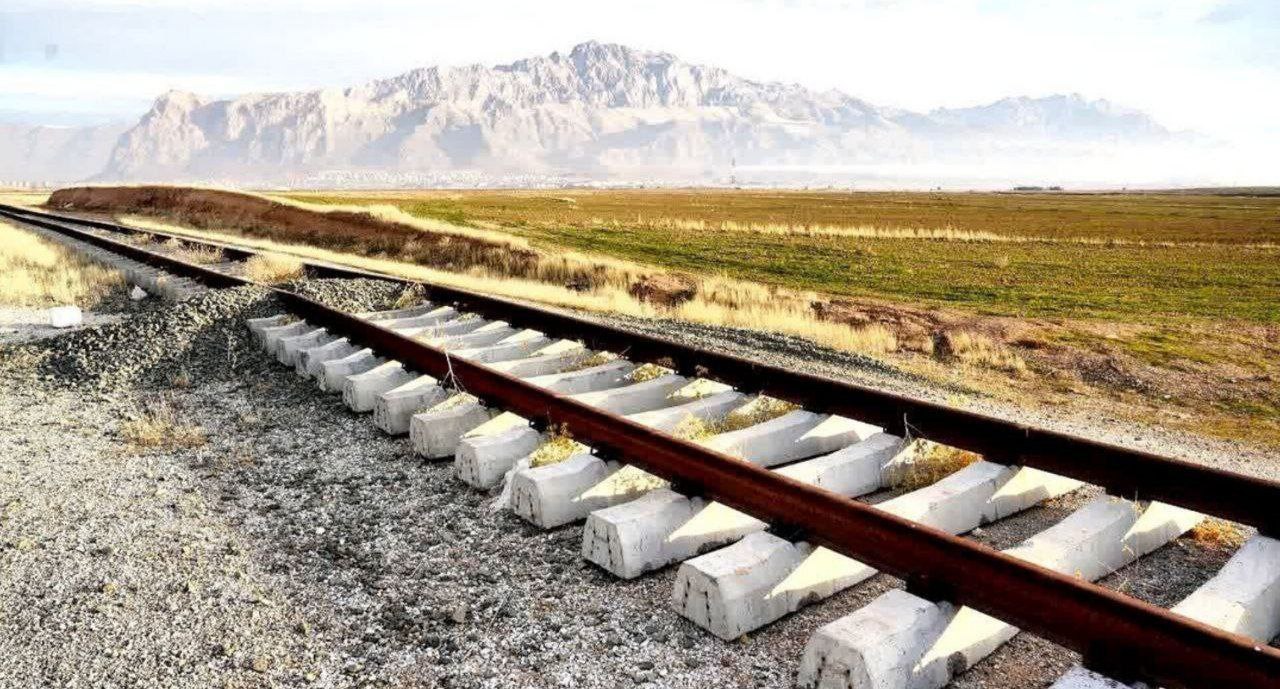 آغاز ریل‌گذاری راه‌آهن کرمانشاه ـ اسلام‌آباد غرب